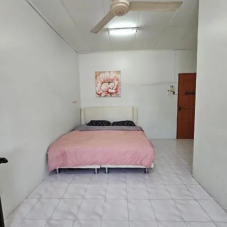 Ruhani Homestay 3 Kb - 4 Bedroom Fully Airconditioned With Wifi & Netflix Kota Bharu Exterior photo