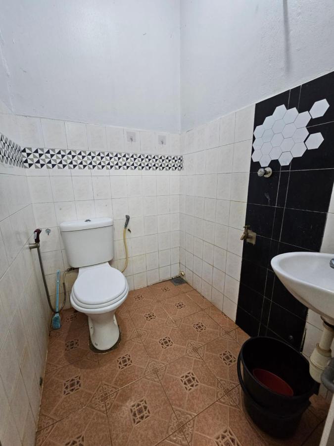 Ruhani 3 Kb - 4 Bedroom Fully Airconditioned With Wifi & Netflix Holiday home Kota Bharu