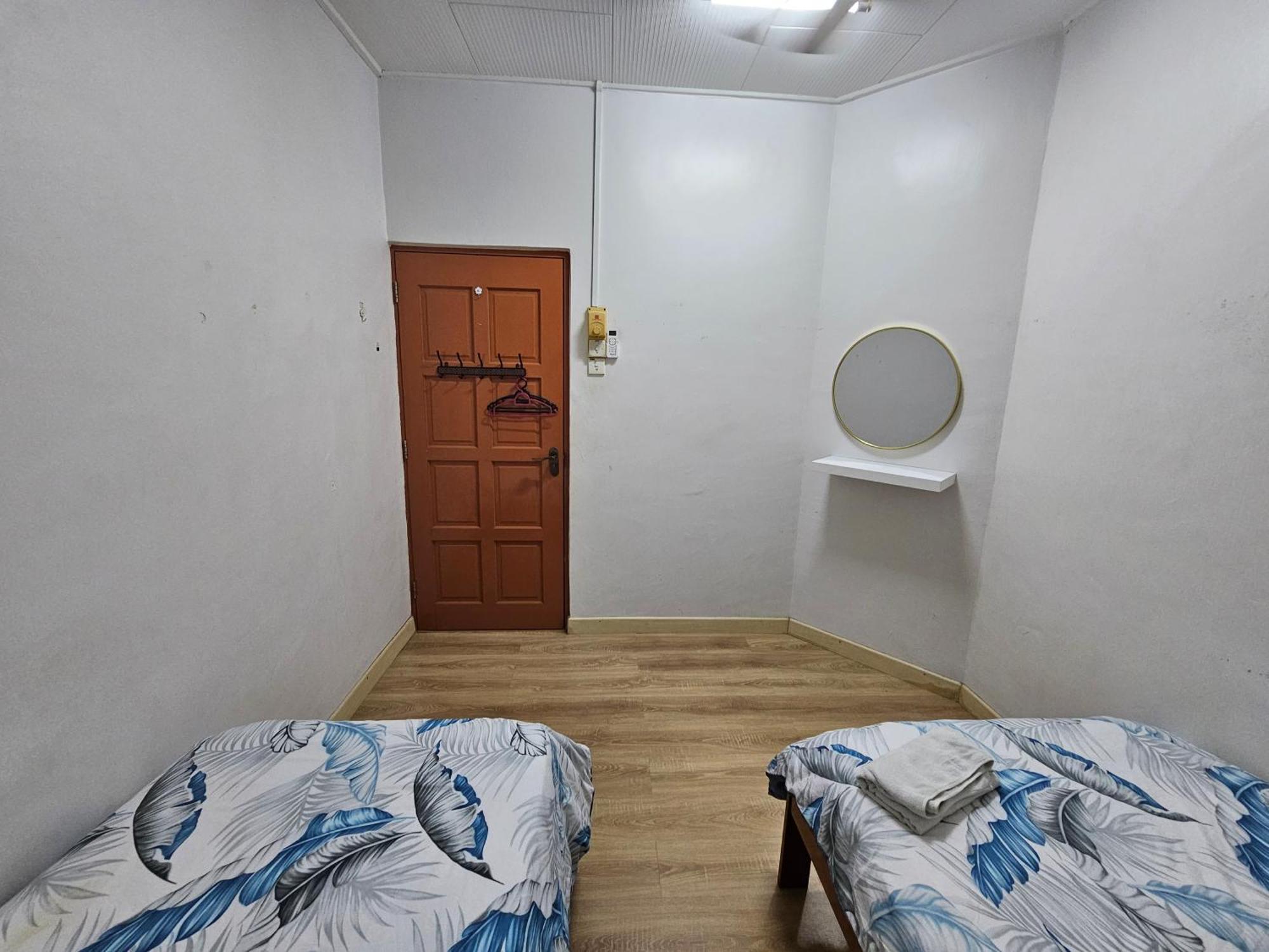 Ruhani 3 Kb - 4 Bedroom Fully Airconditioned With Wifi & Netflix Kota Bharu