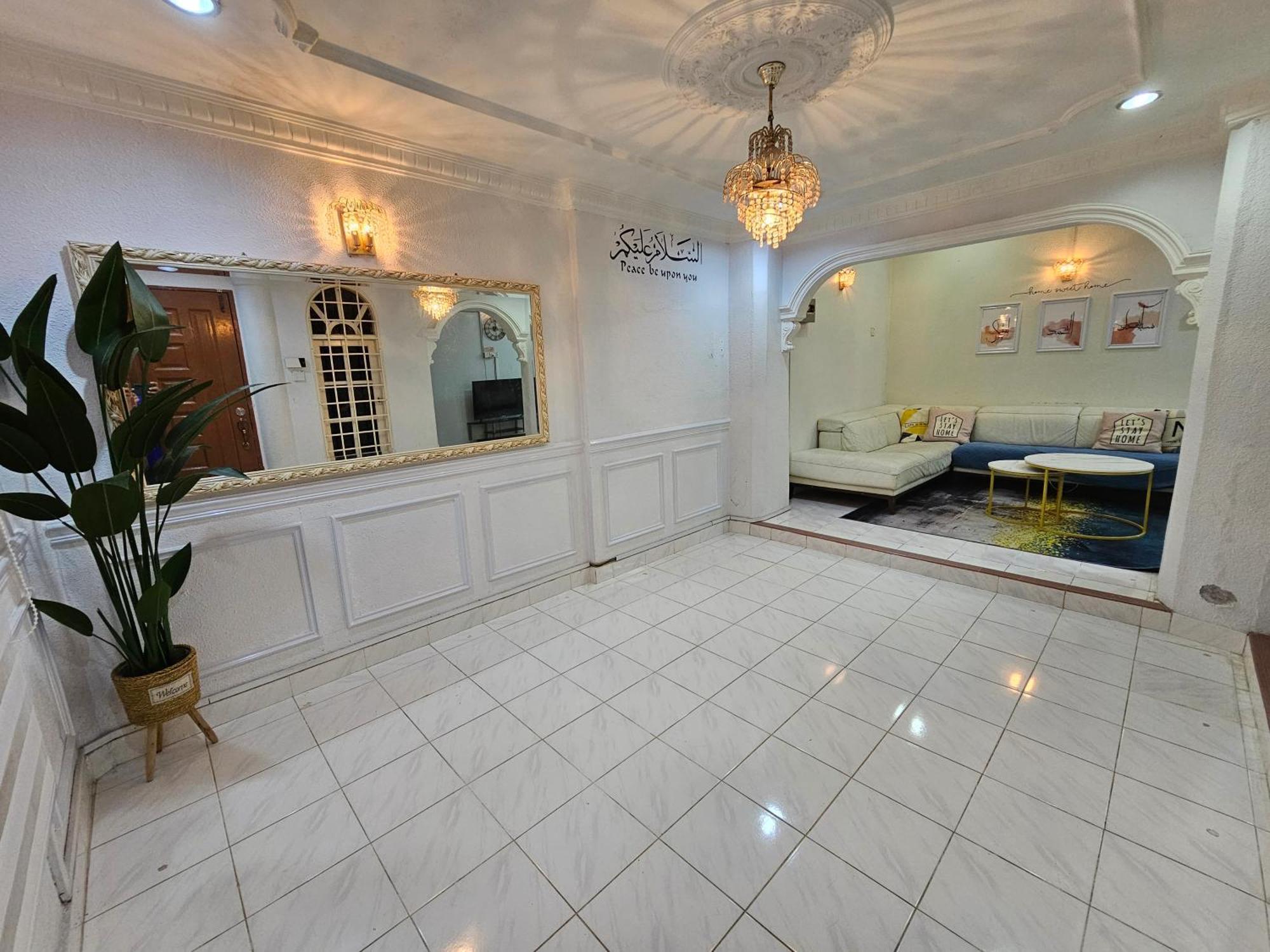 Ruhani 3 Kb - 4 Bedroom Fully Airconditioned With Wifi & Netflix * Kota Bharu
